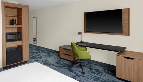 Standard Room, 1 King Bed, Non Smoking (Mobility/Hearing Access, Roll-in Shwr)