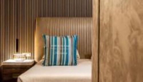 Deluxe Suite, City View