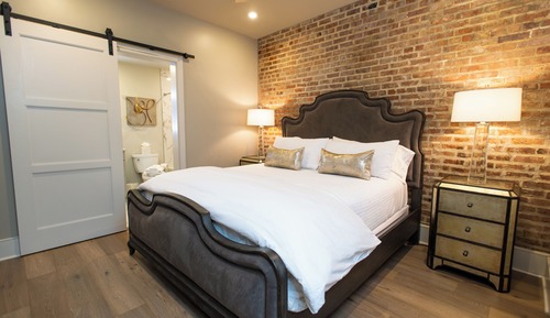 Luxury Condo, 2 Bedrooms, Kitchen (301)