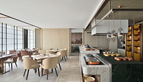 Club Room, 1 King Bed, Non Smoking, Hill View