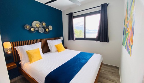 Comfort Room, Partial Ocean View