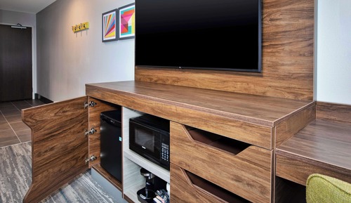 Room, 1 King Bed, Refrigerator & Microwave