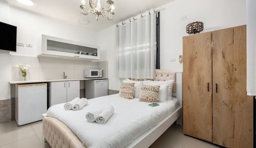 House, Jetted Tub, Garden View