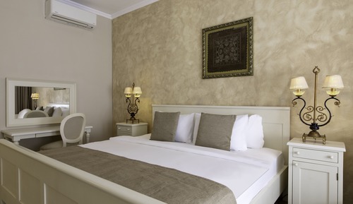 Deluxe Studio Suite, Garden View