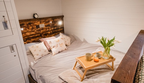 Deluxe Cabin, Ensuite, Canal View (Spys Cabin )