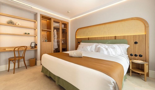 Junior Suite, Balcony, City View