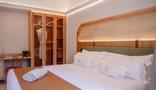 Junior Suite, Balcony, City View (2 Adults + 1 Children)