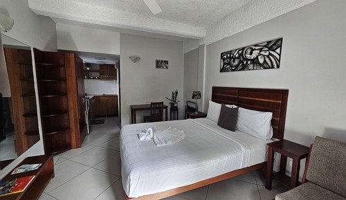 Deluxe Studio, 1 Bedroom, Garden View