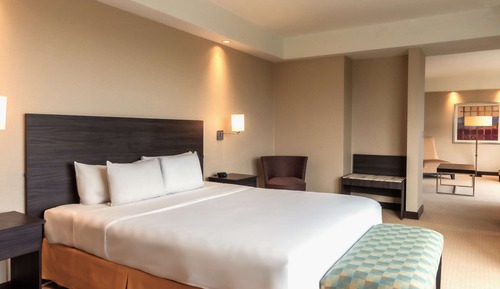 Suite, 1 King Bed, Corner (Executive Floor)