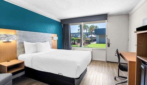 Room, 1 Queen Bed, Accessible, Non Smoking