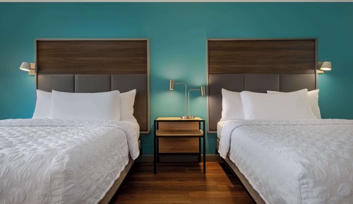 Room, 2 Queen Beds, Accessible, Bathtub