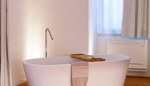 Deluxe Room, 1 King Bed, Bathtub, Tower