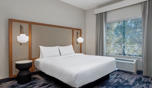 Room, 1 King Bed (Mobility/Hearing Access, Roll-In Shwr)