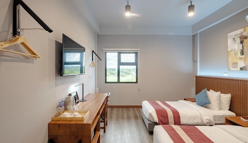 Junior Room, 1 Queen Bed