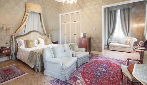 Villa (Suite Villa Degli Artist)