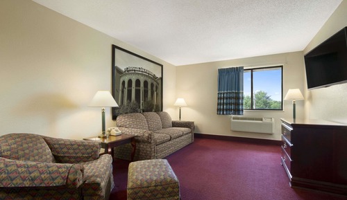 Deluxe Studio Suite, 1 King Bed, Non Smoking