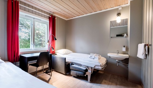 Economy Twin Room, Shared Bathroom