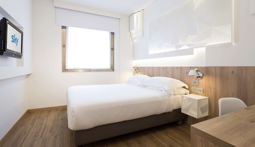 Classic Room, 1 Queen Bed, Non Smoking