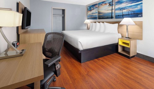 Suite, 1 Bedroom, Non Smoking (1 King Bed)