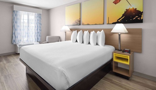 Standard Room, 1 King Bed, Smoking, Microwave