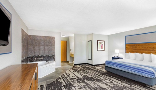 Suite, 1 King Bed, Non Smoking