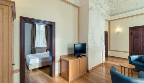 Deluxe Suite