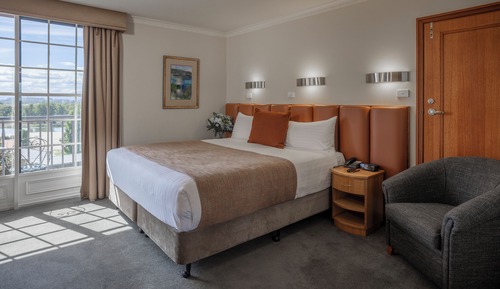 Executive Room, 1 King Bed, Courtyard View