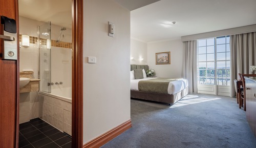 Executive Room, 1 King Bed, Golf View
