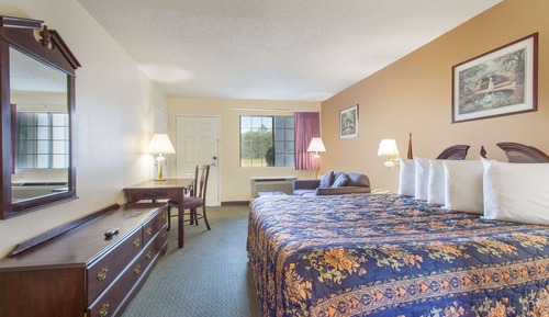 Room, 1 King Bed, Accessible, Non Smoking (Mobility Accessible)