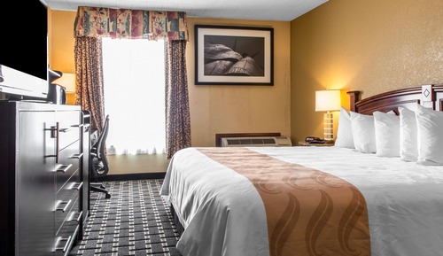 Standard Room, 1 King Bed, Accessible, Non Smoking