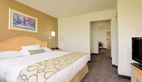 Room, 1 King Bed, Accessible, Non Smoking (Tub with Grab Bars)