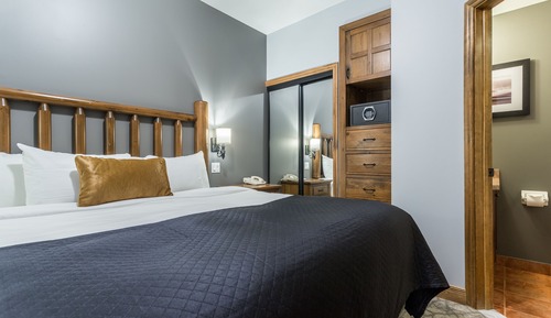 Suite, Partial Lake View (Pets Not Allowed)