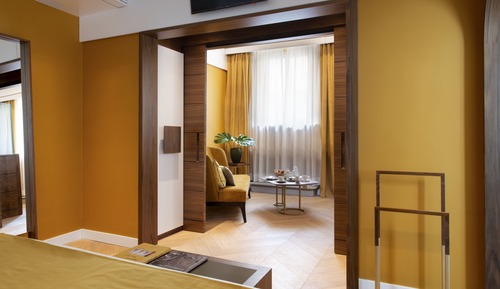 Deluxe Apartment