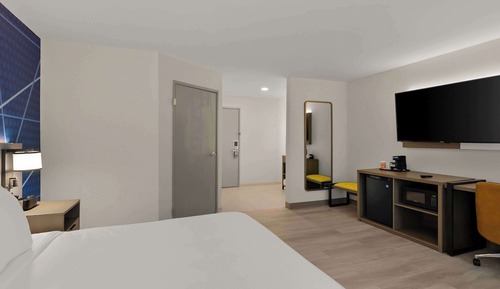 Room, 1 King Bed, Accessible, Non Smoking