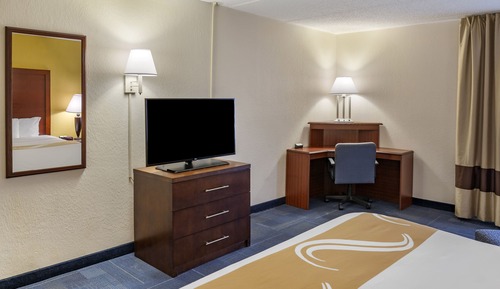 Mini Suite, Jetted Tub in bathroom