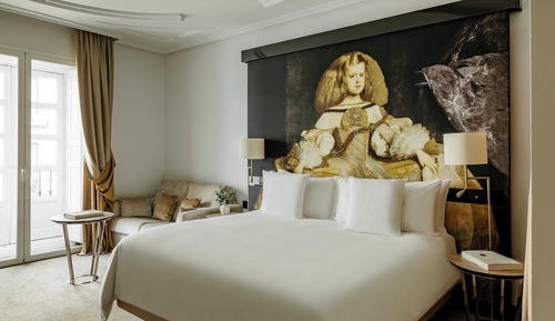 Deluxe Room (Red Level 2 adults+ 2 children)