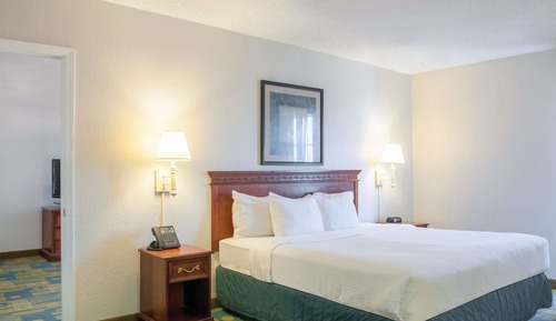 Deluxe Suite, 1 King Bed, Non Smoking