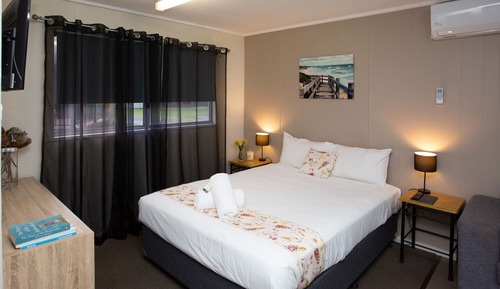 Standard Studio, 1 Queen Bed, Non Smoking, Kitchen (Studio Cabins)