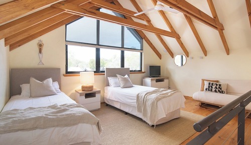 Cottage 16 - Bay - 2 Queen Beds, 2 Twin Bunk Beds and 2 x Large Twin Bed in Loft