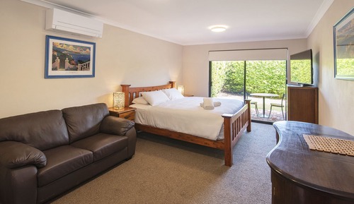 Cottage 5 - Pelican - 1 King Bed, 1 Queen Bed, 2 Large Twin Beds in Loft