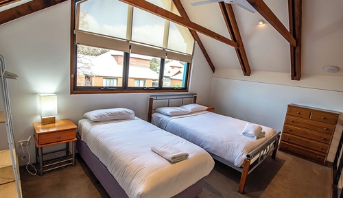 Cottage 22 - Sandcastle - 2 Queen Beds, 3 Large Twin Beds in Loft