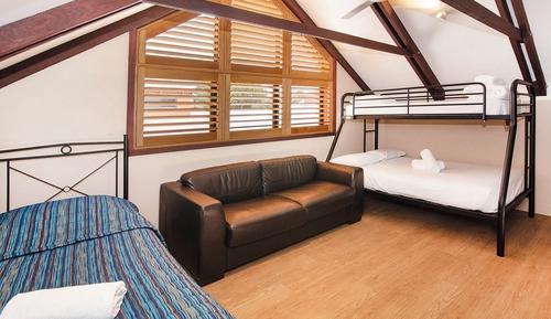 Cottage 20 - Albatross - 2 Queen Beds, 1 Double Bed, 2 Large Twin Beds in Loft