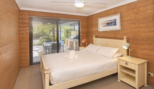 Cottage 15 - Teal - 2 Queen Beds, 2 Large Twin Beds in Loft