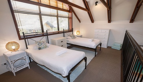 Cottage 8 - Sandpiper - 2 Queen Beds, 2 Large Twin Beds in Loft