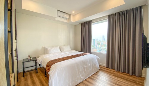 Junior Room, 2 Twin Beds, Private Bathroom, City View