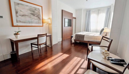 Junior Suite, 1 Queen Bed