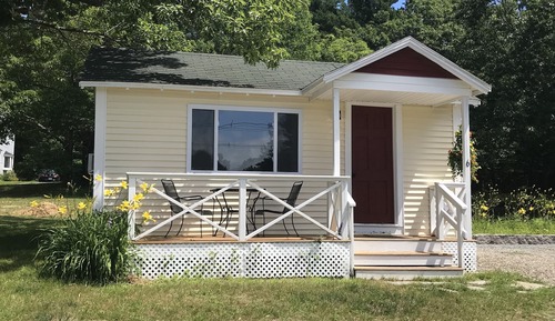 Classic Cabin, 1 King Bed, Non Smoking, Refrigerator & Microwave