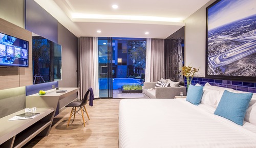 Deluxe Room, Pool Access