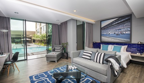 Grand Deluxe Pool Access