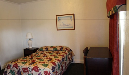 Basic Room, Refrigerator & Microwave